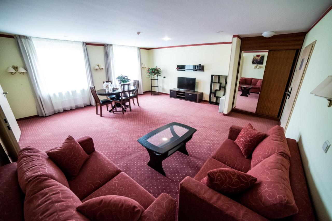 Hotel Tigra Priekuļi Екстериор снимка