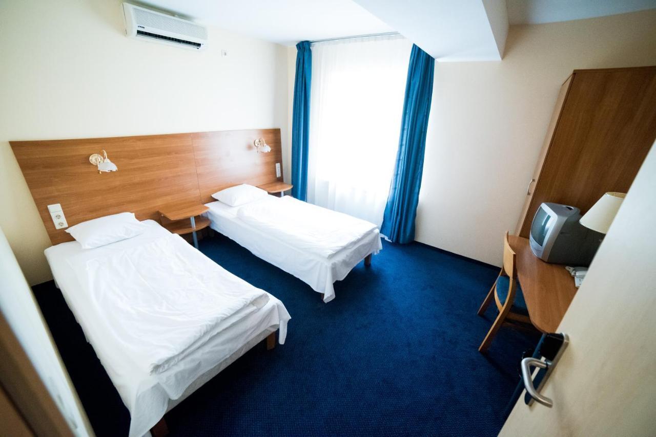 Hotel Tigra Priekuļi Екстериор снимка